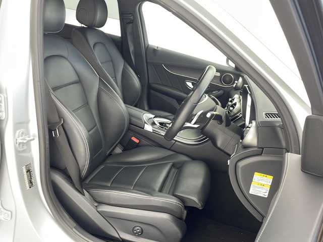 メルセデス・ベンツ Ｃ１８０ アバンギャルド AMGライン 沖縄県 2015(平27)年 5.7万km イリジウムシルバー 純正ナビ　/　(フルセグTV Bluetooth CD　DVD)/バックカメラ　/前席パワーシート　/前席シートヒーター　/パドルシフト　/クルーズコントロール　/ＬＥＤヘッドライト　/プッシュスタート　/スマートキー　/ＥＴＣ　/ＵＳＢ