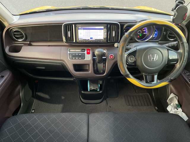 ホンダ Ｎ ＯＮＥ プレミアム Lパッケージ 茨城県 2014(平26)年 6.3万km プレミアムイエローパールⅡ 社外ナビ　/-BT/TV/AM/FM/バックカメラ　/ドライブレコーダー　/ＥＴＣ　/アイドリングストップ　/電動格納ミラー　/プッシュスタート　/純正１４インチアルミホイール　/純正フロアマット　/横滑り防止装置　/盗難防止装置　/冬タイヤ付き