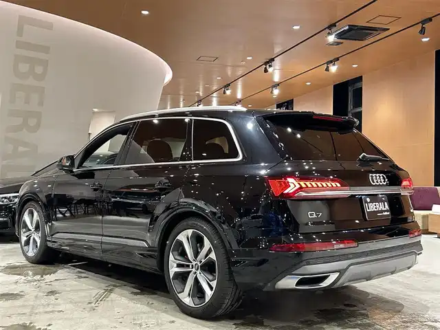 アウディ アウディ Ｑ７ 55TFSIクワトロ Sライン 道央・札幌 2023(令5)年 1.1万km ミトスブラックメタリック プレミアムパッケージ/　・HDマトリクスLEDヘッドライト/　・エクステンデットアルミニウムブラック/　・ブラックグラスルックコントロールパネル/　・プライバシーガラス/パノラマサンルーフ/Bang＆Olufsenサラウンドシステム/ヘッドアップディスプレイ/OP21インチAW/バーチャルコックピット/パワークロージングドア/４ゾーンエアコン/360°カメラ/電動リアゲート