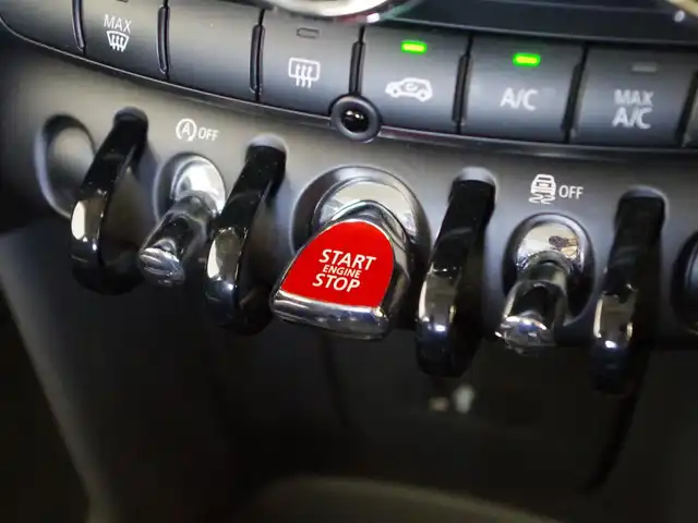 ＭＩＮＩ ミニ クーパー 岐阜県 2019(平31)年 3.1万km ペッパー・ホワイト 純正ナビ/Bluetooth/衝突軽減ブレーキ/LEDヘッドライト/ETC