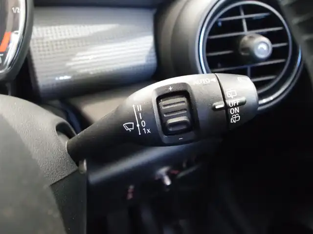 ＭＩＮＩ ミニ クーパー 岐阜県 2019(平31)年 3.1万km ペッパー・ホワイト 純正ナビ/Bluetooth/衝突軽減ブレーキ/LEDヘッドライト/ETC