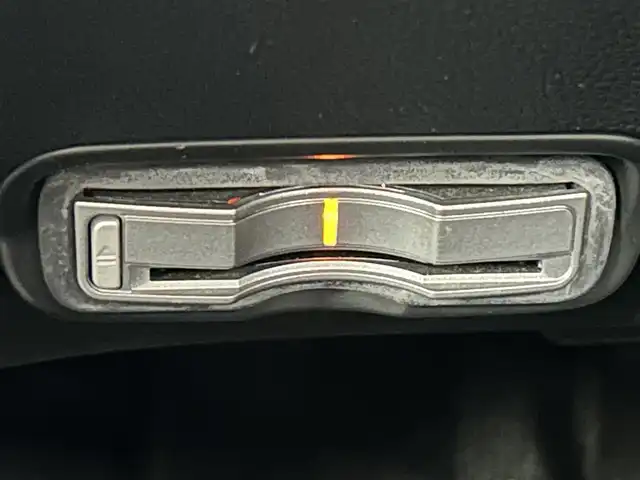 ホンダ ヴェゼル ハイブリッド Z 福岡県 2015(平27)年 5万km ホワイトオーキッドパール 純正８型ナビ（ＢＴ，フルセグＴＶ）　/バックカメラ　/ＥＴＣ　/前後ドラレコ　/クルーズコントロール　/衝突軽減ブレーキ　/レーンキープ　/パドルシフト　/ハーフレザー　/シートヒーター　/純正１７インチアルミホイール