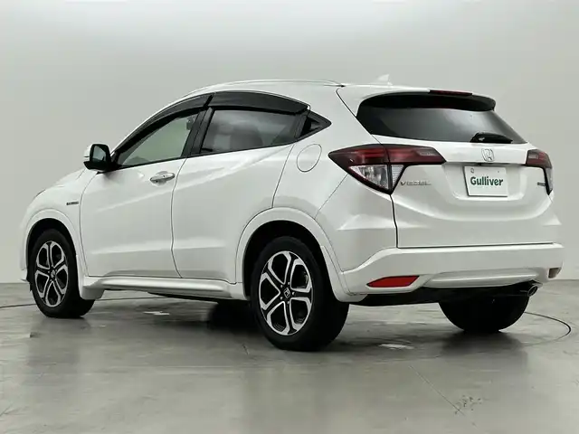ホンダ ヴェゼル ハイブリッド Z 福岡県 2015(平27)年 5万km ホワイトオーキッドパール 純正８型ナビ（ＢＴ，フルセグＴＶ）　/バックカメラ　/ＥＴＣ　/前後ドラレコ　/クルーズコントロール　/衝突軽減ブレーキ　/レーンキープ　/パドルシフト　/ハーフレザー　/シートヒーター　/純正１７インチアルミホイール