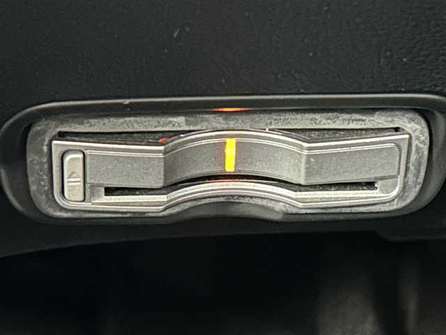 ホンダ ヴェゼル ハイブリッド Z 兵庫県 2015(平27)年 5万km ホワイトオーキッドパール 純正８型ナビ（ＢＴ，フルセグＴＶ）　/バックカメラ　/ＥＴＣ　/前後ドラレコ　/クルーズコントロール　/シティブレーキアクティブシステム/パドルシフト　/ハーフレザー　/シートヒーター　/純正１７インチアルミホイール