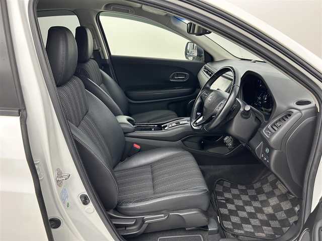 ホンダ ヴェゼル ハイブリッド Z 兵庫県 2015(平27)年 5万km ホワイトオーキッドパール 純正８型ナビ（ＢＴ，フルセグＴＶ）　/バックカメラ　/ＥＴＣ　/前後ドラレコ　/クルーズコントロール　/シティブレーキアクティブシステム/パドルシフト　/ハーフレザー　/シートヒーター　/純正１７インチアルミホイール