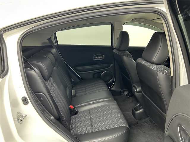 ホンダ ヴェゼル ハイブリッド Z 兵庫県 2015(平27)年 5万km ホワイトオーキッドパール 純正８型ナビ（ＢＴ，フルセグＴＶ）　/バックカメラ　/ＥＴＣ　/前後ドラレコ　/クルーズコントロール　/シティブレーキアクティブシステム/パドルシフト　/ハーフレザー　/シートヒーター　/純正１７インチアルミホイール