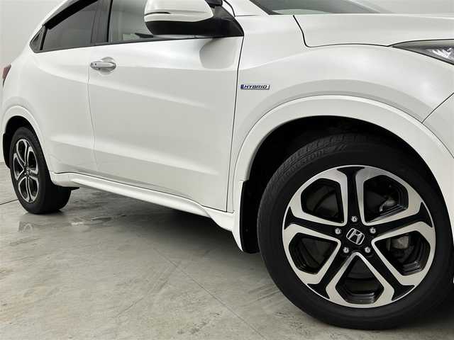 ホンダ ヴェゼル ハイブリッド Z 兵庫県 2015(平27)年 5万km ホワイトオーキッドパール 純正８型ナビ（ＢＴ，フルセグＴＶ）　/バックカメラ　/ＥＴＣ　/前後ドラレコ　/クルーズコントロール　/シティブレーキアクティブシステム/パドルシフト　/ハーフレザー　/シートヒーター　/純正１７インチアルミホイール