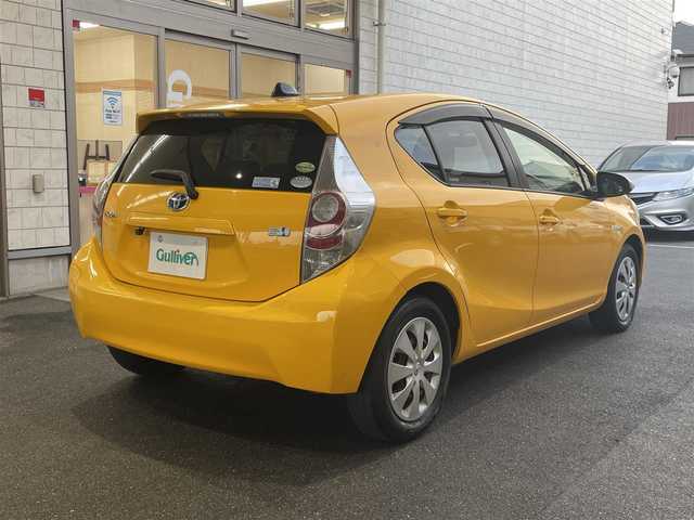 トヨタ アクア S 愛知県 2012(平24)年 4.8万km イエロー 純正メモリナビ〈NSCP-W62〉/・CD／Bluetooth／地デジTV/オートエアコン/前後ドライブレコーダー〈Y5〉/ETC/電動格納ミラー/純正フロアマット/リモコンキー