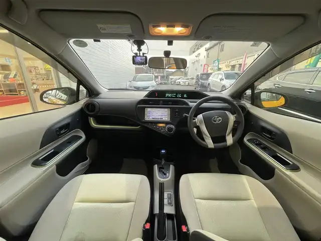 トヨタ アクア S 愛知県 2012(平24)年 4.8万km イエロー 純正メモリナビ〈NSCP-W62〉/・CD／Bluetooth／地デジTV/オートエアコン/前後ドライブレコーダー〈Y5〉/ETC/電動格納ミラー/純正フロアマット/リモコンキー