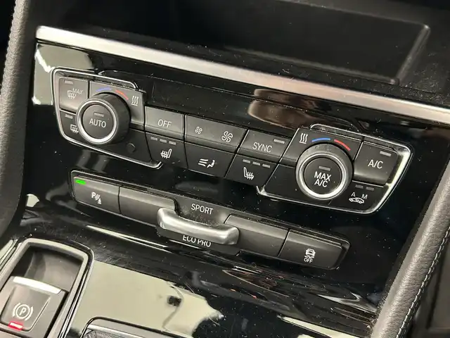 ＢＭＷ ２１８ｄ 岡山県 2018(平30)年 3.6万km グレイシャーシルバー コンフォートＰＫＧ　/パワーテールゲート　/フットオープナー　/純正ＨＤＤナビ　/スピードリミッター　/ミラー一体型ＥＴＣ　/バックカメラ　/ＬＥＤライト　/オートライト　/オートワイパー　/純正オールウェザーマット/コネクテッドドライブ/フロント＆リアフォグライト/SOSコール/パーキングベンチレーション/アンビエントライト/エコプロA/C/セーリング