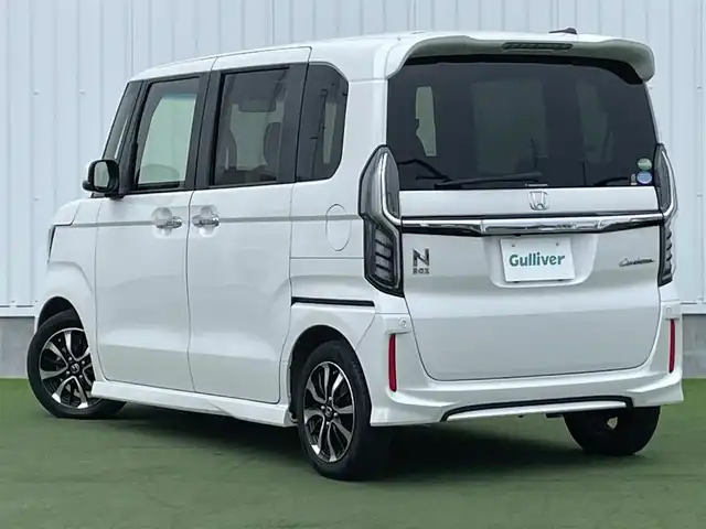 ホンダ Ｎ ＢＯＸ カスタム G L ホンダセンシング 香川県 2020(令2)年 3.2万km プラチナホワイトパール 登録時走行距離：31501km/ディーラー純正ナビ/　CD DVD BT　フルセグTV/バックカメラ/左側パワースライドドア/衝突被害軽減/レーンキープアシスト/レーダークルーズコントロール/LEDヘッドライト/オートライト/フォグランプ/横滑り防止装置/ビルトインETC/ベンチシート/シートヒーター/ロールサンシェード/ISOFIX/プッシュスタート/スマートキー/スペアキー