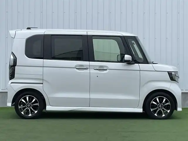 ホンダ Ｎ ＢＯＸ カスタム G L ホンダセンシング 香川県 2020(令2)年 3.2万km プラチナホワイトパール 登録時走行距離：31501km/ディーラー純正ナビ/　CD DVD BT　フルセグTV/バックカメラ/左側パワースライドドア/衝突被害軽減/レーンキープアシスト/レーダークルーズコントロール/LEDヘッドライト/オートライト/フォグランプ/横滑り防止装置/ビルトインETC/ベンチシート/シートヒーター/ロールサンシェード/ISOFIX/プッシュスタート/スマートキー/スペアキー
