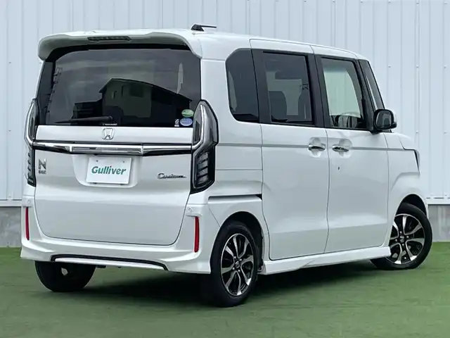 ホンダ Ｎ ＢＯＸ カスタム G L ホンダセンシング 香川県 2020(令2)年 3.2万km プラチナホワイトパール 登録時走行距離：31501km/ディーラー純正ナビ/　CD DVD BT　フルセグTV/バックカメラ/左側パワースライドドア/衝突被害軽減/レーンキープアシスト/レーダークルーズコントロール/LEDヘッドライト/オートライト/フォグランプ/横滑り防止装置/ビルトインETC/ベンチシート/シートヒーター/ロールサンシェード/ISOFIX/プッシュスタート/スマートキー/スペアキー