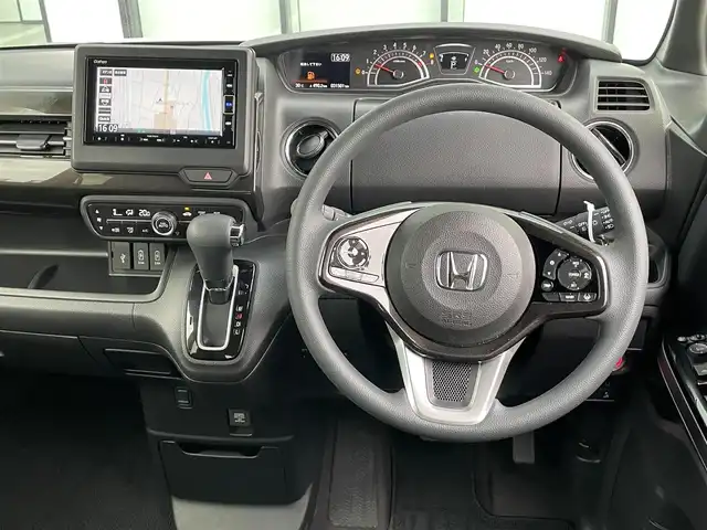 ホンダ Ｎ ＢＯＸ カスタム G L ホンダセンシング 香川県 2020(令2)年 3.2万km プラチナホワイトパール 登録時走行距離：31501km/ディーラー純正ナビ/　CD DVD BT　フルセグTV/バックカメラ/左側パワースライドドア/衝突被害軽減/レーンキープアシスト/レーダークルーズコントロール/LEDヘッドライト/オートライト/フォグランプ/横滑り防止装置/ビルトインETC/ベンチシート/シートヒーター/ロールサンシェード/ISOFIX/プッシュスタート/スマートキー/スペアキー