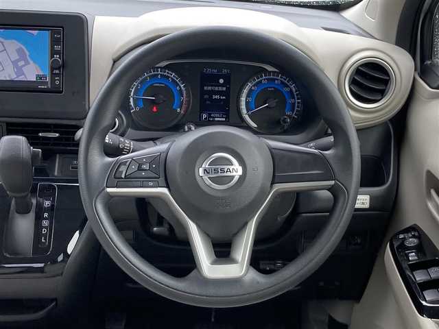 日産 デイズ X 島根県 2021(令3)年 4.1万km スターリングシルバーM ディーラーOPメモリナビ (CD/BT/フルセグ)/バックカメラ/ETC/エマージェンシーブレーキ/車線逸脱警告/前方ドライブレコーダー/電動格納ミラー/オートライト/アイドリングストップ/純正フロアマット