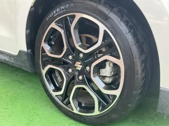 スズキ スイフト スポーツ セーフティPKG 神奈川県 2019(令1)年 2.1万km ピュアホワイトP アダクティブクルーズコントロール/全方位カメラ/純正OPナビ/フルセグTV/バックカメラ/Bluetooth接続可/DVD再生可/レーダークルコン/純正17インチAW/D席シートヒーター/ビルトインETC/LEDヘッドライト/AUTOライト/スマートキー×2