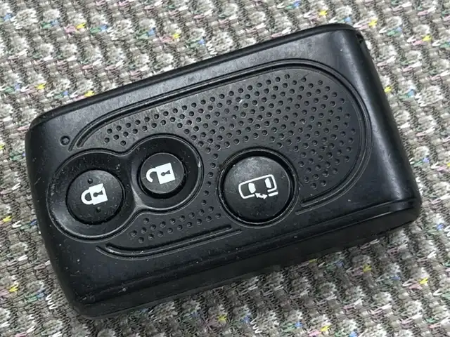 ダイハツ タント X SA 京都府 2015(平27)年 4.4万km ファイアークォーツレッドM  4WD/ スマートアシスト/ 左パワースライドドア/ エコアイドル/ 横滑り防止機能/ 純正7インチSDナビ/・　バックカメラ/・　ワンセグ/CD/・　SD録音/ 前後ドライブレコーダー/ ステアリモコン/ 純正フロアマット/ ドアバイザー/ スマートキー/ プッシュスタート/ 新車時保証書/ 車両取説