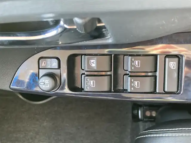 ダイハツ タント カスタムRS トップED LTD SAⅢ 静岡県 2018(平30)年 9.2万km ブライトシルバーメタリック (株)IDOMが運営する【じしゃロン焼津店】の自社ローン専用車両になります。こちらは現金またはオートローンご利用時の価格です。自社ローンご希望の方は別途その旨お申付け下さい /純正ＳＤナビ/（フルセグＴＶ/Ｂｌｕｅｔｏｏｔｈ接続/ＣＤ/ＤＶＤ）/両側パワースライドドア/スマートアシスト３/バックカメラ/３６０°カメラ/運転席シートヒーター/ＬＥＤヘッドライト/オートライト/オートハイビーム