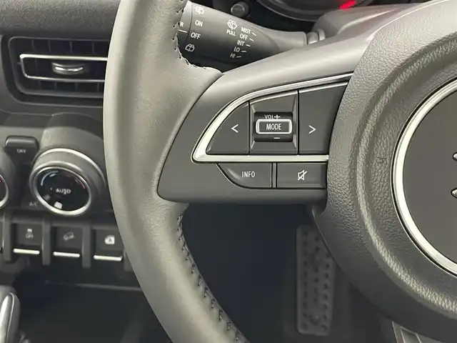 スズキ ジムニー XC 愛知県 2025(令7)年 0.1千km ミディアムグレー 届出済未使用車　禁煙車　リアパーキングセンサー　デュアルセンサーブレーキ　ヘッドライトウォッシャー　ミラーヒーター　電動格納ミラー　ＬＥＤライト　フォグランプ　衝突軽減　ターボ車　逸脱警報　背面タイヤ　アイドリングストップ ダウンヒルアシストコントロール