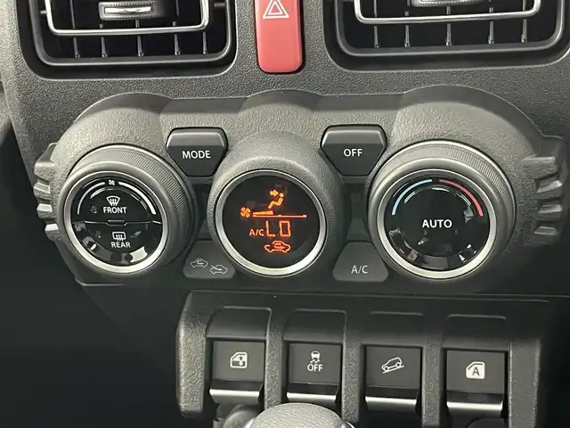 スズキ ジムニー XC 愛知県 2025(令7)年 0.1千km ミディアムグレー 届出済未使用車　禁煙車　リアパーキングセンサー　デュアルセンサーブレーキ　ヘッドライトウォッシャー　ミラーヒーター　電動格納ミラー　ＬＥＤライト　フォグランプ　衝突軽減　ターボ車　逸脱警報　背面タイヤ　アイドリングストップ ダウンヒルアシストコントロール