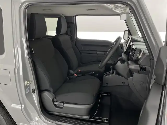 スズキ ジムニー XC 愛知県 2025(令7)年 0.1千km ミディアムグレー 届出済未使用車　禁煙車　リアパーキングセンサー　デュアルセンサーブレーキ　ヘッドライトウォッシャー　ミラーヒーター　電動格納ミラー　ＬＥＤライト　フォグランプ　衝突軽減　ターボ車　逸脱警報　背面タイヤ　アイドリングストップ ダウンヒルアシストコントロール