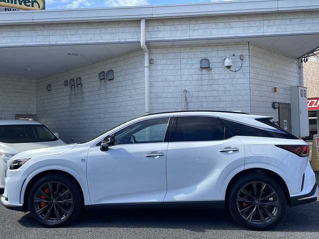 レクサス ＲＸ 350 Fスポーツ 神奈川県 2024(令6)年 0.6万km ホワイトノーヴァガラスフレーク ワンオーナー/サンルーフ/オレンジブレーキキャリパー/純正ナビ（フルセグTV/AM/FM/BT/USB/Miracast）/全方位カメラ/前後ドライブレコーダー/レーダークルーズコントロール/パドルシフト/クリアランスソナー/レーンキープアシスト/ブラインドスポットモニター/リヤクロストラフィックアラート/安心降車システム/パーキングサポートブレーキ/赤革シート/全席パワーシート/全席エアーシート＆シートヒーター/電動リアゲート/電動チルト/ステアリングヒーター/純正アルミ/ルーフレール/ETC2.0/スペアキー×1/カードキー×1/取扱説明書/保証書