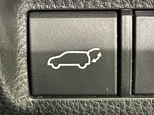 トヨタ ＲＡＶ４ G Zパッケージ 愛知県 2020(令2)年 3.7万km アティチュードブラックマイカ 純正9インチナビ/（Bluetooth/AM/FM/フルセグTV）/サンルーフ/モデリスタエアロ/衝突軽減ブレーキ/レーダークルーズコントロール/シートヒーター/LEDヘッドライト/オートマチックハイビーム/ETC/バックカメラ/デジタルインナーミラー/ステアリングヒーター/パワーシート/電動リアゲート/コーナーセンサー/スマートキー/純正19インチAW