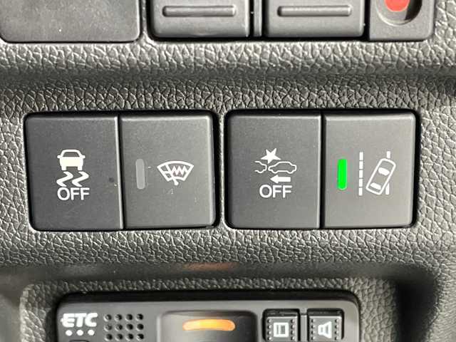 ホンダ フリード ハイブリット クロスター ホンダセンシング 神奈川県 2021(令3)年 6.2万km シルバーミストグリーンM 純正9インチインターナビ【VXM-217VFNi】/Bluetooth・CD・DVD・SD・USB・iPod・AppleCarPlay・フルセグTV/両側パワースライドドア/社外キャリアルーフレール/ホンダセンシング/アダプティブクルーズコントロール/ハーフレザーシート/シートヒーター/バックカメラ/ビルトインETC/ウォークスルー/純正フロアマット/純正15インチアルミホイール/オートマチックハイビーム/コーナーセンサー/LEDヘッドライト/衝突軽減ブレーキ/歩行者事故低減ステアリング/車線維持支援システム/路外逸脱抑制機能/誤発進抑制機能/先行車発進お知らせ機能/標識認識機能