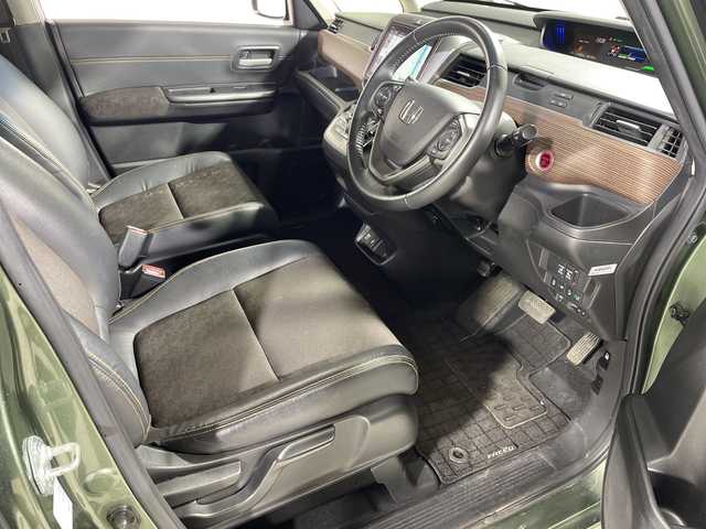 ホンダ フリード ハイブリット クロスター ホンダセンシング 神奈川県 2021(令3)年 6.2万km シルバーミストグリーンM 純正9インチインターナビ【VXM-217VFNi】/Bluetooth・CD・DVD・SD・USB・iPod・AppleCarPlay・フルセグTV/両側パワースライドドア/社外キャリアルーフレール/ホンダセンシング/アダプティブクルーズコントロール/ハーフレザーシート/シートヒーター/バックカメラ/ビルトインETC/ウォークスルー/純正フロアマット/純正15インチアルミホイール/オートマチックハイビーム/コーナーセンサー/LEDヘッドライト/衝突軽減ブレーキ/歩行者事故低減ステアリング/車線維持支援システム/路外逸脱抑制機能/誤発進抑制機能/先行車発進お知らせ機能/標識認識機能