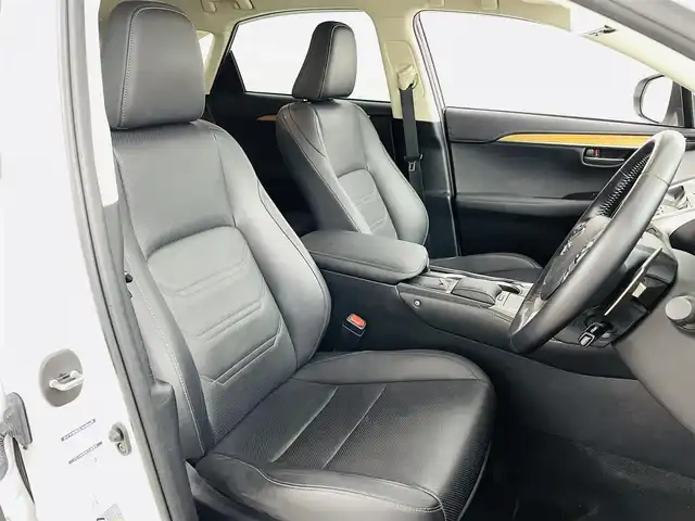 レクサス ＮＸ 300h バージョンL 福島県 2021(令3)年 4.8万km ソニッククォーツ プリクラッシュセーフティ/・S-VSC/・全車速追従機能付クルーズコントロール/・衝突軽減装置ブレーキ/・レーンアシスト/・レインセンサー/・クリアランスソナー/純正ナビゲーション/・Bluetooth/TV/CD/DVD/AM・FM/AUX/SD/USB/・バックカメラ/・３６０°カメラ/・ETC/サンルーフ/電動リアゲート/革巻きステアリング/・ステアリングスイッチ/・ステアリングヒーター/シートヒーター/・エアシート/ヘッドアップディスプレイ/デジタルインナーミラー/プッシュスタート/・スマートキー/純正フロアマット/ドアバイザー