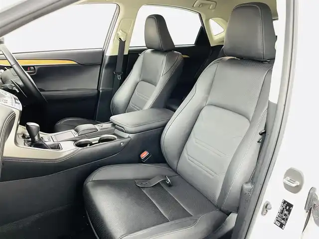 レクサス ＮＸ 300h バージョンL 福島県 2021(令3)年 4.8万km ソニッククォーツ プリクラッシュセーフティ/・S-VSC/・全車速追従機能付クルーズコントロール/・衝突軽減装置ブレーキ/・レーンアシスト/・レインセンサー/・クリアランスソナー/純正ナビゲーション/・Bluetooth/TV/CD/DVD/AM・FM/AUX/SD/USB/・バックカメラ/・３６０°カメラ/・ETC/サンルーフ/電動リアゲート/革巻きステアリング/・ステアリングスイッチ/・ステアリングヒーター/シートヒーター/・エアシート/ヘッドアップディスプレイ/デジタルインナーミラー/プッシュスタート/・スマートキー/純正フロアマット/ドアバイザー