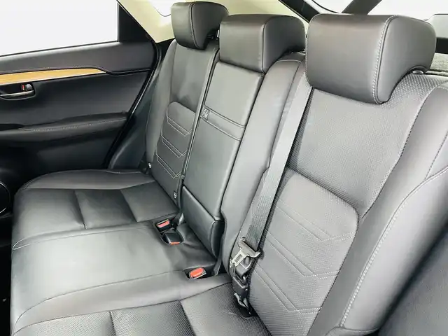 レクサス ＮＸ 300h バージョンL 福島県 2021(令3)年 4.8万km ソニッククォーツ プリクラッシュセーフティ/・S-VSC/・全車速追従機能付クルーズコントロール/・衝突軽減装置ブレーキ/・レーンアシスト/・レインセンサー/・クリアランスソナー/純正ナビゲーション/・Bluetooth/TV/CD/DVD/AM・FM/AUX/SD/USB/・バックカメラ/・３６０°カメラ/・ETC/サンルーフ/電動リアゲート/革巻きステアリング/・ステアリングスイッチ/・ステアリングヒーター/シートヒーター/・エアシート/ヘッドアップディスプレイ/デジタルインナーミラー/プッシュスタート/・スマートキー/純正フロアマット/ドアバイザー