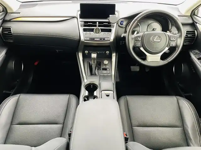 レクサス ＮＸ 300h バージョンL 福島県 2021(令3)年 4.8万km ソニッククォーツ プリクラッシュセーフティ/・S-VSC/・全車速追従機能付クルーズコントロール/・衝突軽減装置ブレーキ/・レーンアシスト/・レインセンサー/・クリアランスソナー/純正ナビゲーション/・Bluetooth/TV/CD/DVD/AM・FM/AUX/SD/USB/・バックカメラ/・３６０°カメラ/・ETC/サンルーフ/電動リアゲート/革巻きステアリング/・ステアリングスイッチ/・ステアリングヒーター/シートヒーター/・エアシート/ヘッドアップディスプレイ/デジタルインナーミラー/プッシュスタート/・スマートキー/純正フロアマット/ドアバイザー