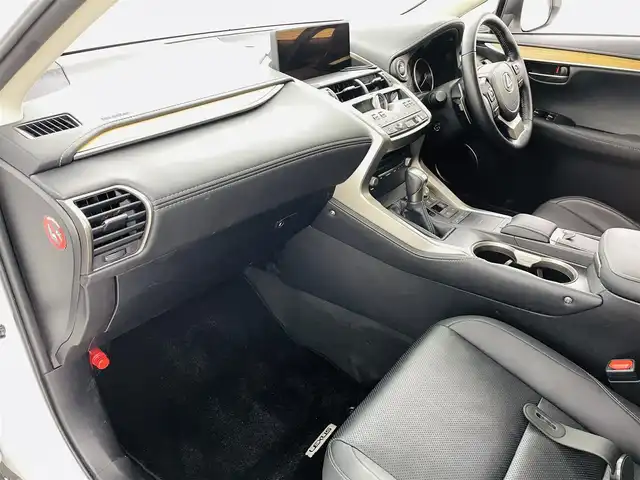 レクサス ＮＸ 300h バージョンL 福島県 2021(令3)年 4.8万km ソニッククォーツ プリクラッシュセーフティ/・S-VSC/・全車速追従機能付クルーズコントロール/・衝突軽減装置ブレーキ/・レーンアシスト/・レインセンサー/・クリアランスソナー/純正ナビゲーション/・Bluetooth/TV/CD/DVD/AM・FM/AUX/SD/USB/・バックカメラ/・３６０°カメラ/・ETC/サンルーフ/電動リアゲート/革巻きステアリング/・ステアリングスイッチ/・ステアリングヒーター/シートヒーター/・エアシート/ヘッドアップディスプレイ/デジタルインナーミラー/プッシュスタート/・スマートキー/純正フロアマット/ドアバイザー