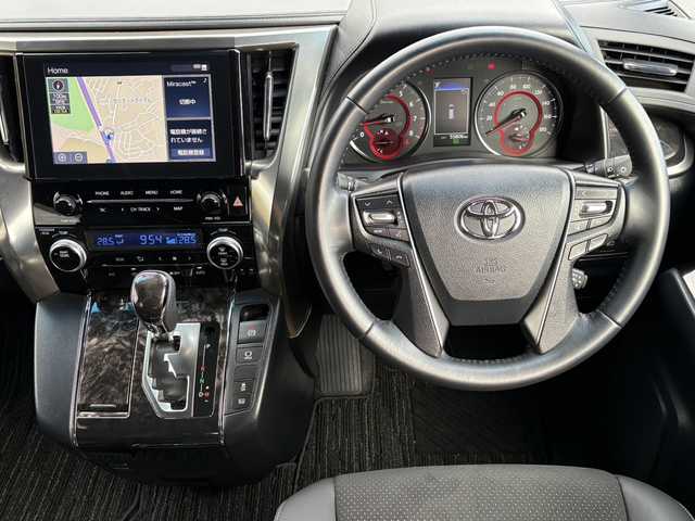 トヨタ アルファード S タイプゴールドⅡ 大分県 2022(令4)年 5.6万km ホワイトパールクリスタルシャイン 両側パワースライドドア /純正ディスプレイオーディオ/CD/DVDデッキ/純正フリップダウンモニター/アダプティブクルーズコントロール/レーンキープアシスト/3眼LEDヘッドライト/シーケンシャルウインカー/オートライトコントロール/オートハイビームアシスト/ビルトインETC/ドラレコ/ハーフレザーシート/スマートキー/エンジンプッシュスタート/パワーリアゲート