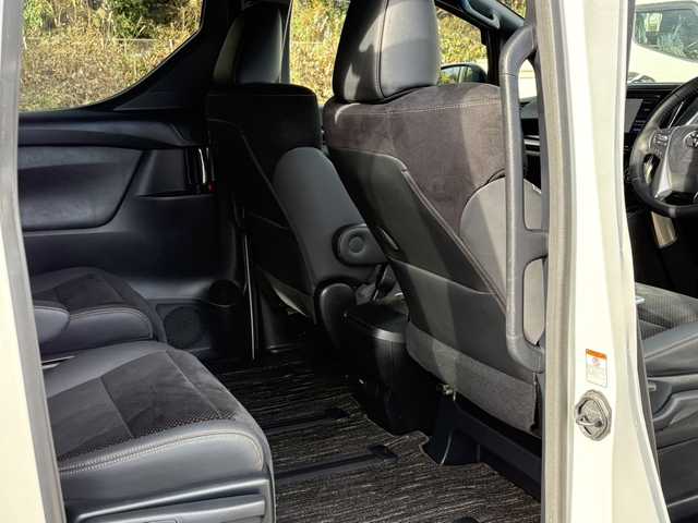 トヨタ アルファード S タイプゴールドⅡ 大分県 2022(令4)年 5.6万km ホワイトパールクリスタルシャイン 両側パワースライドドア /純正ディスプレイオーディオ/CD/DVDデッキ/純正フリップダウンモニター/アダプティブクルーズコントロール/レーンキープアシスト/3眼LEDヘッドライト/シーケンシャルウインカー/オートライトコントロール/オートハイビームアシスト/ビルトインETC/ドラレコ/ハーフレザーシート/スマートキー/エンジンプッシュスタート/パワーリアゲート