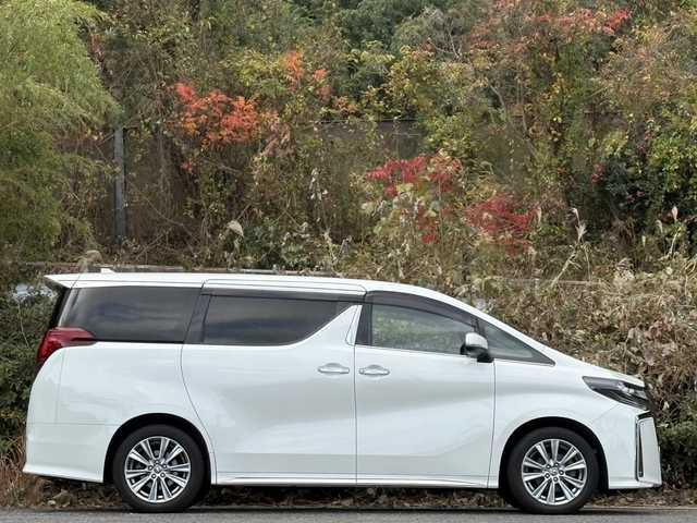 トヨタ アルファード S タイプゴールドⅡ 大分県 2022(令4)年 5.6万km ホワイトパールクリスタルシャイン 両側パワースライドドア /純正ディスプレイオーディオ/CD/DVDデッキ/純正フリップダウンモニター/アダプティブクルーズコントロール/レーンキープアシスト/3眼LEDヘッドライト/シーケンシャルウインカー/オートライトコントロール/オートハイビームアシスト/ビルトインETC/ドラレコ/ハーフレザーシート/スマートキー/エンジンプッシュスタート/パワーリアゲート
