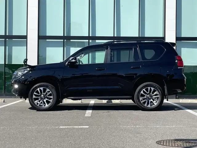 トヨタ ランドクルーザー プラド TX Lパッケージ 和歌山県 2022(令4)年 1.7万km ブラック サンルーフ/黒革シート/純正９インチナビ（ＮＳＺＴ－Ｙ６８Ｔ）/バックカメラ/衝突軽減/レーダークルーズコントロール/ルーフレール/シートヒーター/エアシート/パワーシート/フルセグ/ＣＤ／ＤＶＤ再生/LDA/RSA/クリアランスソナー/電動格納サードシート/オートハイビーム