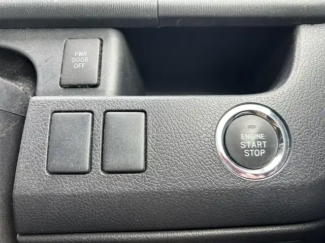 トヨタ ヴォクシー ZS 煌Z 大阪府 2013(平25)年 8.9万km アイスチタニウムマイカメタリック ハーフレザー/アルパインナビ/TV/バックカメラ/後席モニター/純正16インチAW/両側パワースライドドア/ETC/ドラレコ