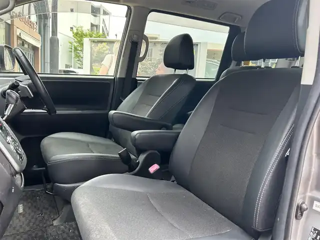 トヨタ ヴォクシー ZS 煌Z 大阪府 2013(平25)年 8.9万km アイスチタニウムマイカメタリック ハーフレザー/アルパインナビ/TV/バックカメラ/後席モニター/純正16インチAW/両側パワースライドドア/ETC/ドラレコ