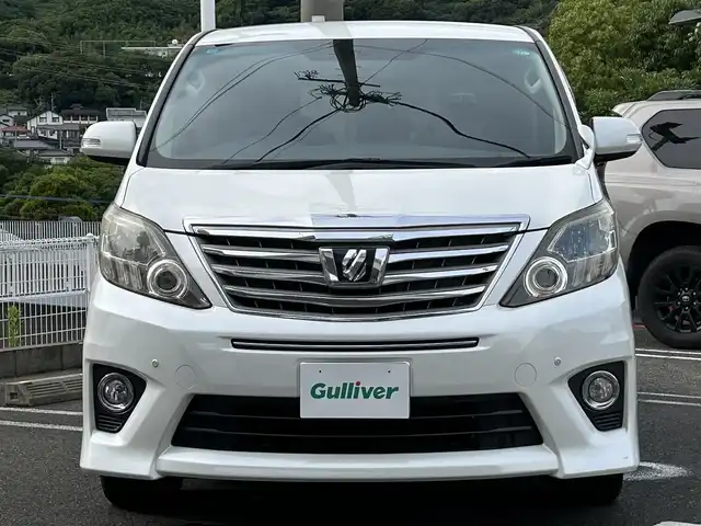 トヨタ アルファード 240S 長崎県 2012(平24)年 9.5万km ホワイトパールクリスタルシャイン 純正アルファード専用ナビ(FM/AM/CD/DVD/BT/TV)/プッシュスタート/スマートキー/ビルトインETC/純正フロアマット/純正アルミホイール/MTモード付AT/レザーシート/2列目オットマン/3列シート/後席用モニター/両側イージークローザードア/バックカメラ/オートライト/ABS/横滑り防止装置(VSC)/盗難防止装置/取扱説明書/記録簿/保証書