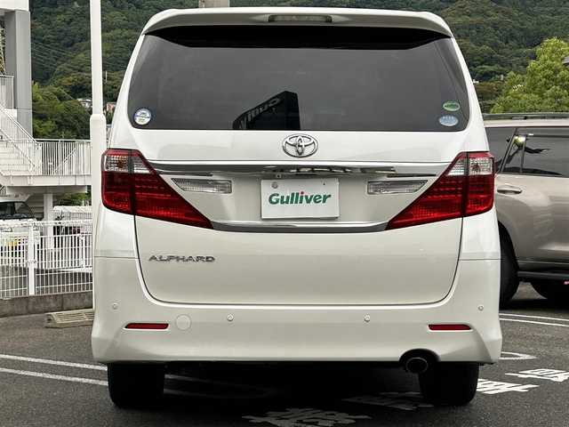 トヨタ アルファード 240S 長崎県 2012(平24)年 9.5万km ホワイトパールクリスタルシャイン 純正アルファード専用ナビ(FM/AM/CD/DVD/BT/TV)/プッシュスタート/スマートキー/ビルトインETC/純正フロアマット/純正アルミホイール/MTモード付AT/レザーシート/2列目オットマン/3列シート/後席用モニター/両側イージークローザードア/バックカメラ/オートライト/ABS/横滑り防止装置(VSC)/盗難防止装置/取扱説明書/記録簿/保証書