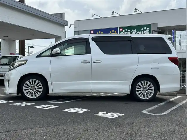 トヨタ アルファード 240S 長崎県 2012(平24)年 9.5万km ホワイトパールクリスタルシャイン 純正アルファード専用ナビ(FM/AM/CD/DVD/BT/TV)/プッシュスタート/スマートキー/ビルトインETC/純正フロアマット/純正アルミホイール/MTモード付AT/レザーシート/2列目オットマン/3列シート/後席用モニター/両側イージークローザードア/バックカメラ/オートライト/ABS/横滑り防止装置(VSC)/盗難防止装置/取扱説明書/記録簿/保証書