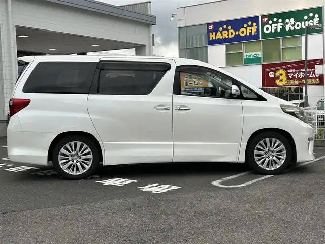 トヨタ アルファード 240S 長崎県 2012(平24)年 9.5万km ホワイトパールクリスタルシャイン 純正アルファード専用ナビ(FM/AM/CD/DVD/BT/TV)/プッシュスタート/スマートキー/ビルトインETC/純正フロアマット/純正アルミホイール/MTモード付AT/レザーシート/2列目オットマン/3列シート/後席用モニター/両側イージークローザードア/バックカメラ/オートライト/ABS/横滑り防止装置(VSC)/盗難防止装置/取扱説明書/記録簿/保証書