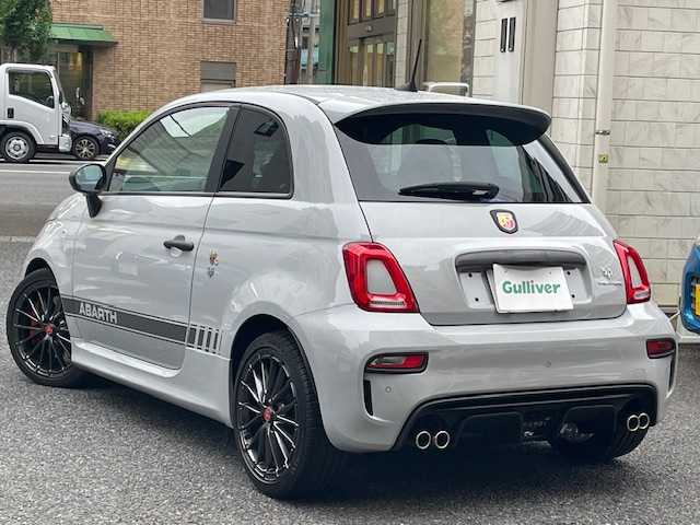 アバルト ５９５ コンペティツィオーネ 東京都 2022(令4)年 1.1万km Gligio Campovolo 登録時走行10977km/ワンオーナー/キーレス/ETC/バックセンサー/リアスポイラー/USB端子/レッドキャリパー/ハーフレザーシート/R5.6年記録簿/保証書・取説/スペアキー