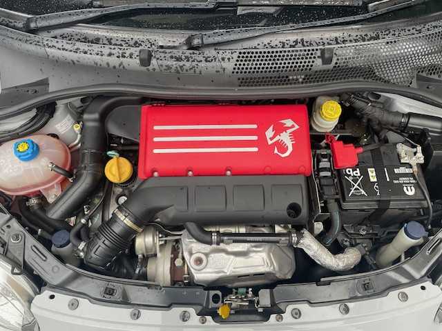 アバルト ５９５ コンペティツィオーネ 東京都 2022(令4)年 1.1万km Gligio Campovolo 登録時走行10977km/ワンオーナー/キーレス/ETC/バックセンサー/リアスポイラー/USB端子/レッドキャリパー/ハーフレザーシート/R5.6年記録簿/保証書・取説/スペアキー