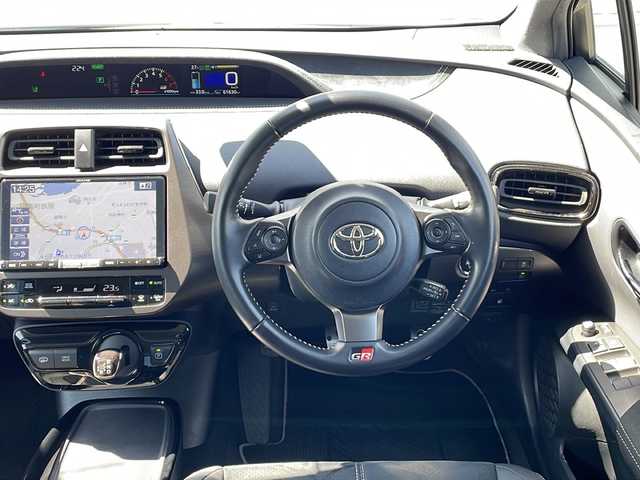トヨタ プリウス ＰＨＶ S GRスポーツ 三重県 2019(令1)年 6.2万km ホワイトパールクリスタルシャイン ALPINE9型ナビ(AM/FM/CD/DVD/TV/BT)/フルセグTV/バックカメラ/ALPINE前方ドライブレコーダー/ビルトインETC/ハーフレザーシート/前席シートヒーター/革巻きステアリング/純正充電ケーブル付/レーダークルーズコントロール/レーンキープアシスト/衝突軽減ブレーキ/横滑り防止/オートハイビーム/スペアキー/純正フロアマット/LEDヘッドライト/電動格納ミラー/禁煙車