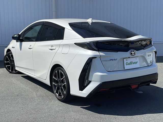 トヨタ プリウス ＰＨＶ S GRスポーツ 三重県 2019(令1)年 6.2万km ホワイトパールクリスタルシャイン ALPINE9型ナビ(AM/FM/CD/DVD/TV/BT)/フルセグTV/バックカメラ/ALPINE前方ドライブレコーダー/ビルトインETC/ハーフレザーシート/前席シートヒーター/革巻きステアリング/純正充電ケーブル付/レーダークルーズコントロール/レーンキープアシスト/衝突軽減ブレーキ/横滑り防止/オートハイビーム/スペアキー/純正フロアマット/LEDヘッドライト/電動格納ミラー/禁煙車