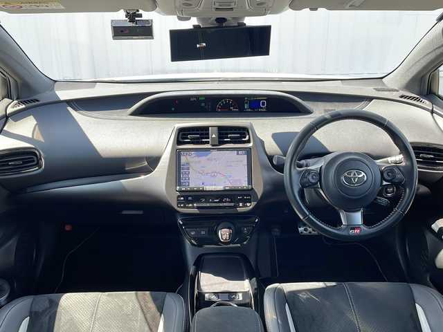 トヨタ プリウス ＰＨＶ S GRスポーツ 三重県 2019(令1)年 6.2万km ホワイトパールクリスタルシャイン ALPINE9型ナビ(AM/FM/CD/DVD/TV/BT)/フルセグTV/バックカメラ/ALPINE前方ドライブレコーダー/ビルトインETC/ハーフレザーシート/前席シートヒーター/革巻きステアリング/純正充電ケーブル付/レーダークルーズコントロール/レーンキープアシスト/衝突軽減ブレーキ/横滑り防止/オートハイビーム/スペアキー/純正フロアマット/LEDヘッドライト/電動格納ミラー/禁煙車
