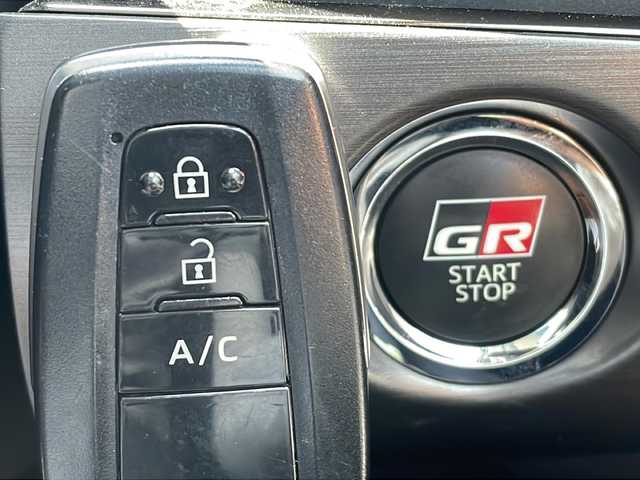 トヨタ プリウス ＰＨＶ S GRスポーツ 三重県 2019(令1)年 6.2万km ホワイトパールクリスタルシャイン ALPINE9型ナビ(AM/FM/CD/DVD/TV/BT)/フルセグTV/バックカメラ/ALPINE前方ドライブレコーダー/ビルトインETC/ハーフレザーシート/前席シートヒーター/革巻きステアリング/純正充電ケーブル付/レーダークルーズコントロール/レーンキープアシスト/衝突軽減ブレーキ/横滑り防止/オートハイビーム/スペアキー/純正フロアマット/LEDヘッドライト/電動格納ミラー/禁煙車